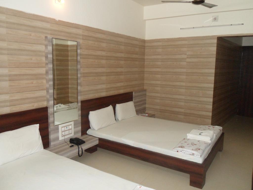 Hotel Madhusudan Dwārka Pokoj fotografie